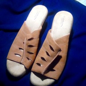 Croft & Barrows Tan chunky heels